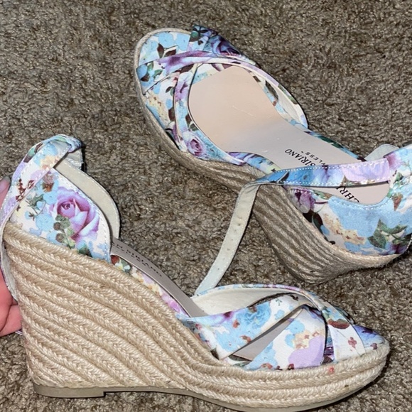 Wedged sandals Size 6 womens - Picture 1 of 2